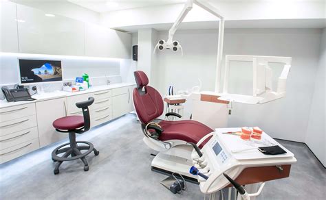 Dentist in London .